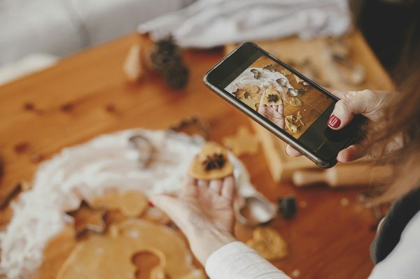 What Are the Best Practices for UK Artisanal Bakeries to Showcase Their Bread-Making Process on Instagram?